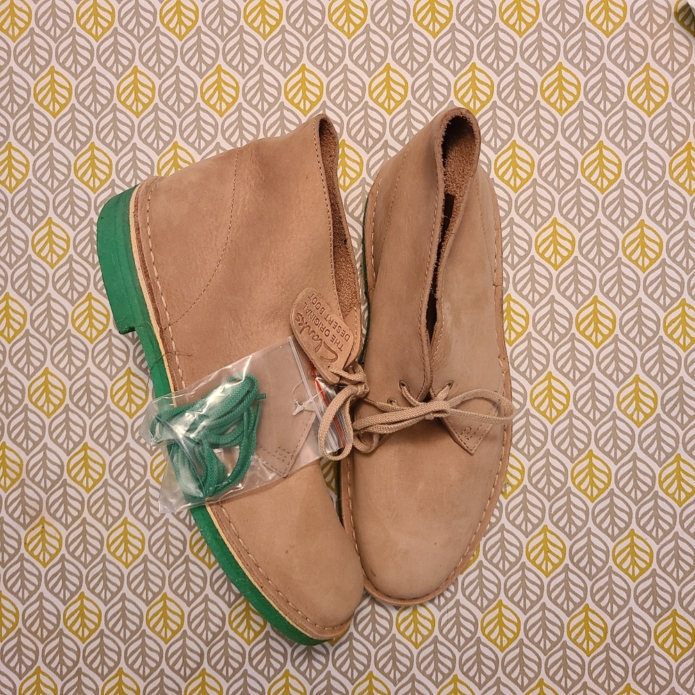 NEW Clark's Originals Desert Boot - tan - size 10
